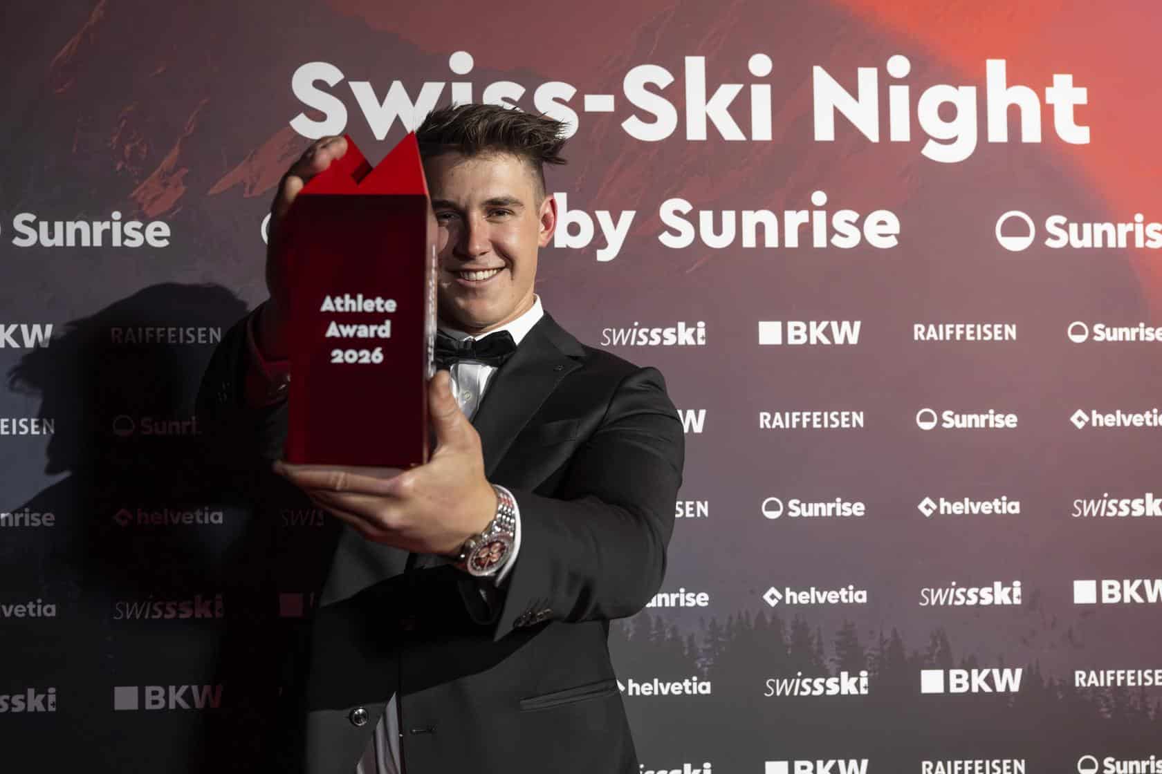 Franjo von Allmen sacré athlète suisse de l’année lors de la Swiss-Ski Night